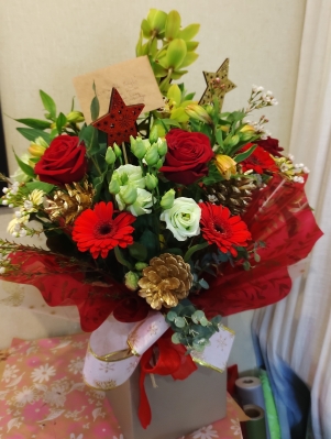 Christmas Delight Handtied